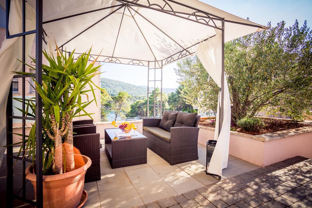 Apartment Falcon Stari Grad  Room photo
